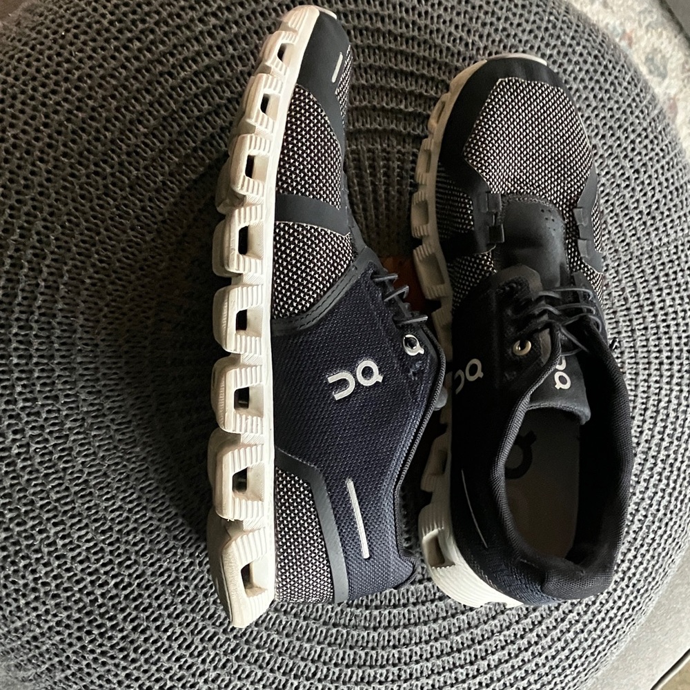 🔥🔥ON CLOUD 5 Women's Black and White Athletic Shoes size 9.5🔥🔥🔥 - Picture 6 of 9